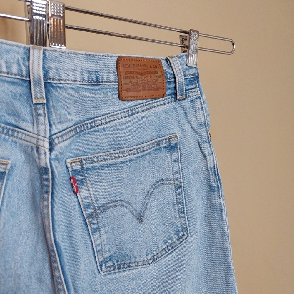 Levi's Ribcage Straight Cropped Jeans Raw Hem Light Wash 30 EUC